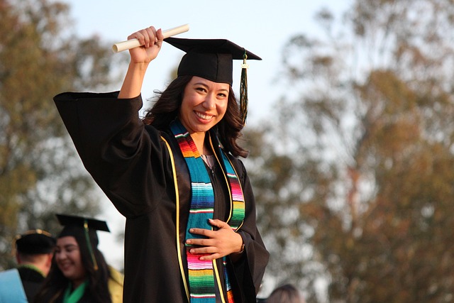 Graduacion universitaria en Espana para estudiantes latinos