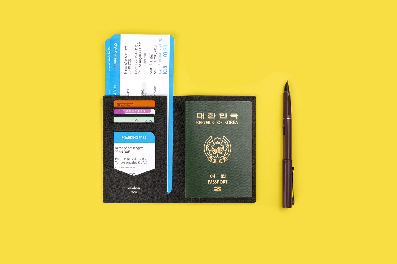 Pasaporte ecuatoriano y documentos de viaje